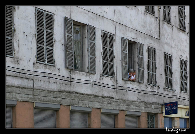 Les spectateurs aux fentres
