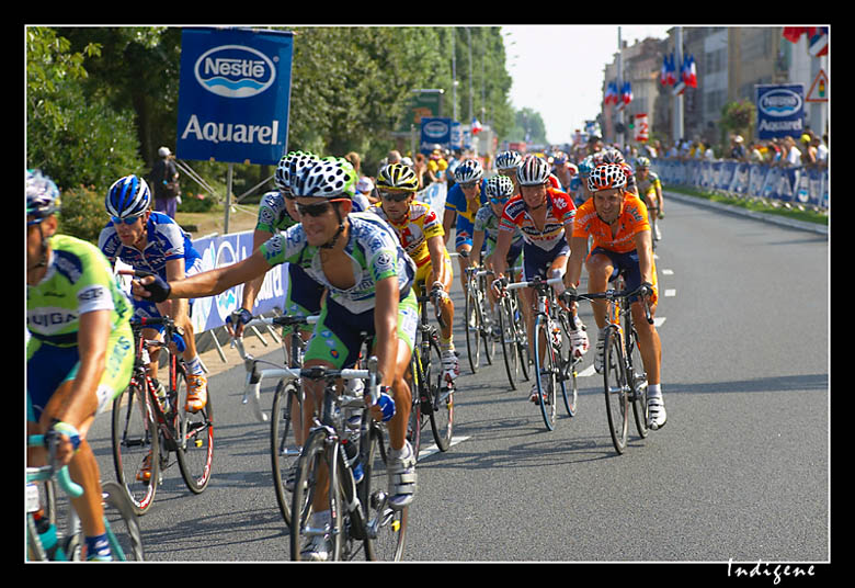 petite chauffoure dans le peloton