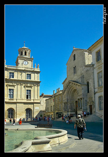 La place de la rpublique  Arles