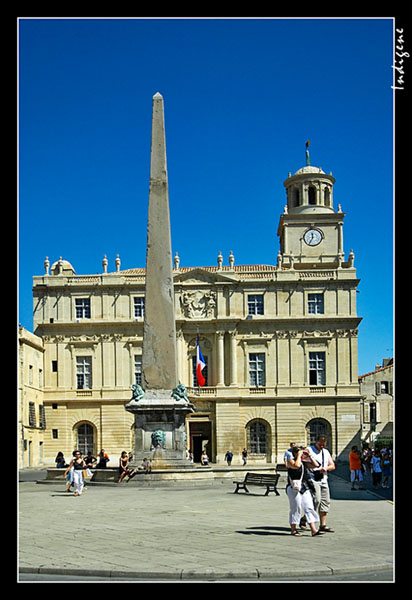 L'oblisque et l'hotel de ville