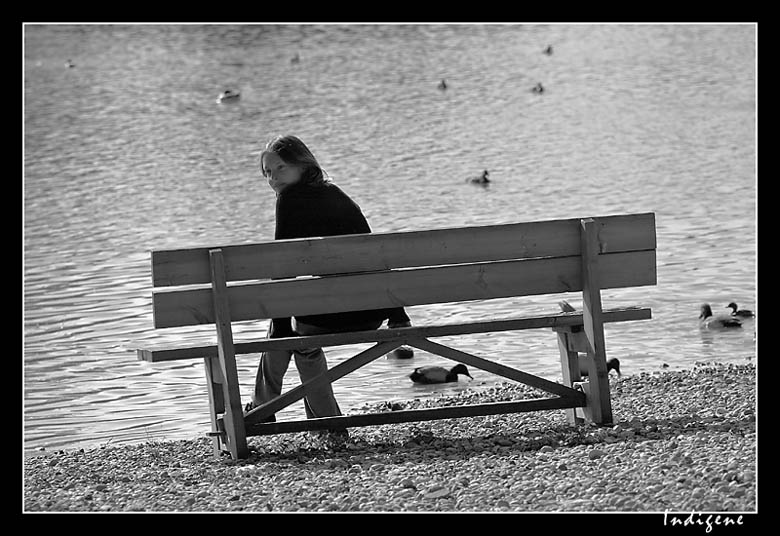 Elodie sur un banc