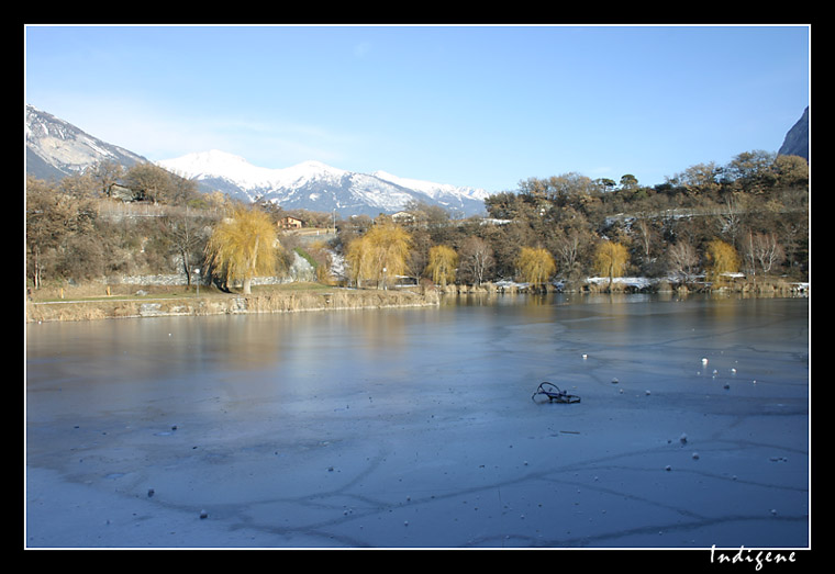 Vlo sur le lac gel