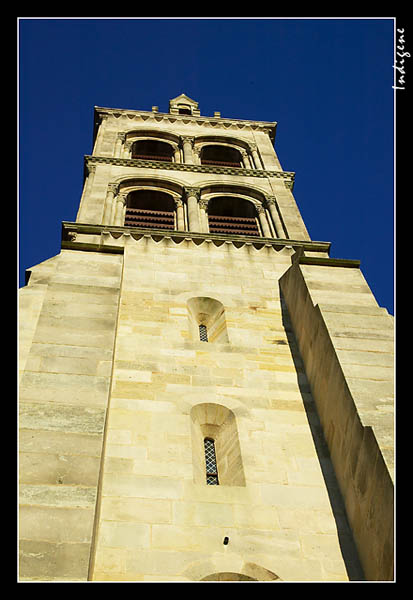 Une des tours du narthex