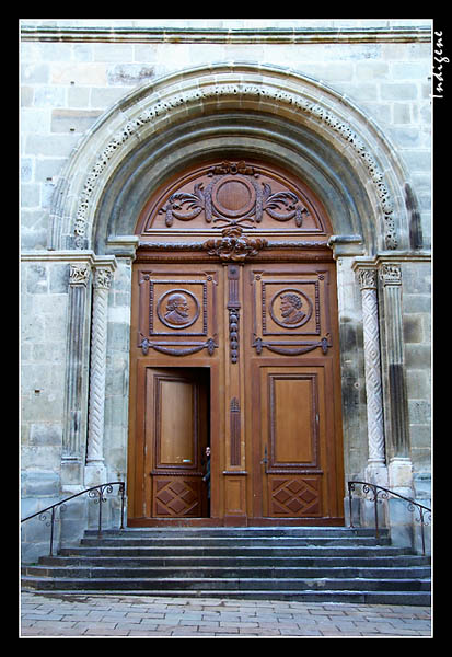 La porte de l'glise