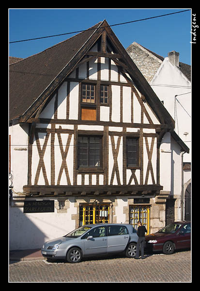 Une maison  colombages  Beaune