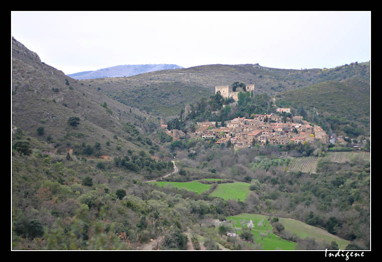 A flanc de colline : Castelnou