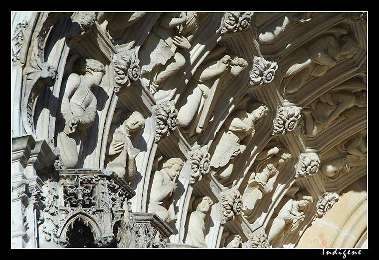 Sculptures de l'entre de l'Eglise Saint-Michel