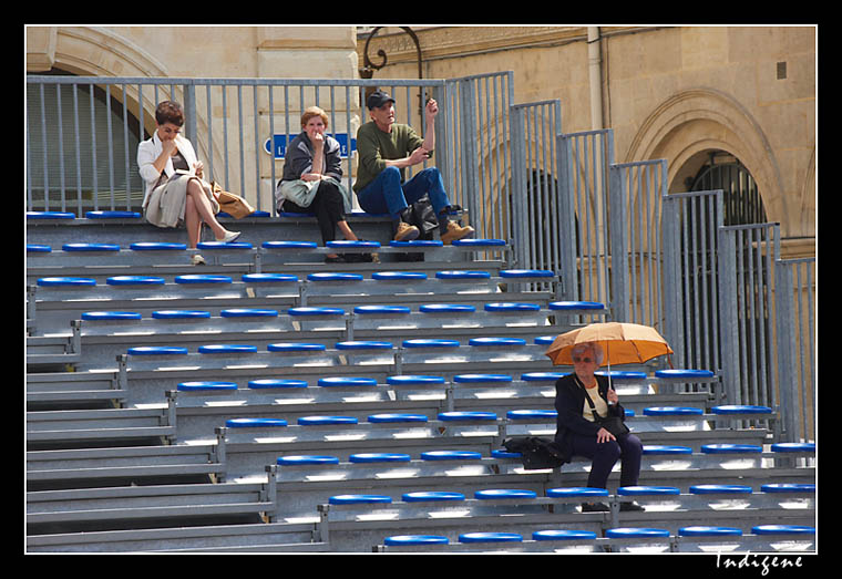 Parapluie dans les gradins