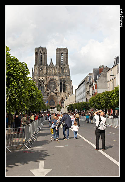 La foule emboite le pas