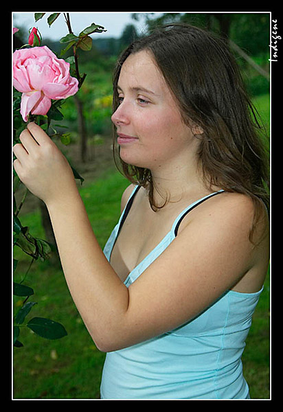 Kiluna dans son jardin