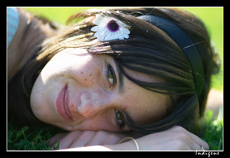 La fleur dans les cheveux