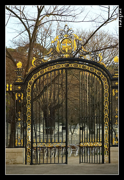 Le portail des jardins de la fontaine