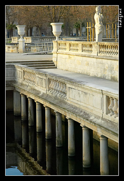 Les piliers des Jardins de la Fontaine