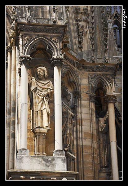Une statue de la cathdrale