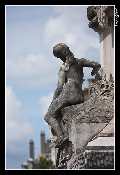 Statue de la Fontaine Sub