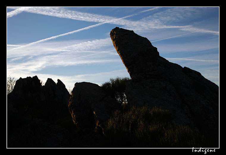 Des rochers dresss vers le ciel