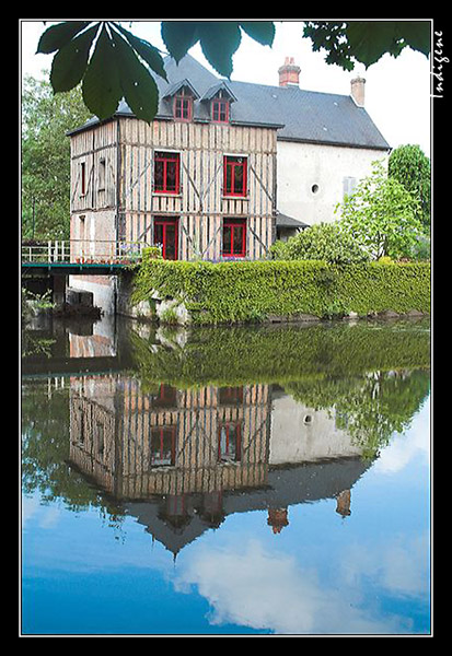 Le moulin et son reflet