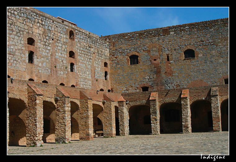 Murs du chteau de Salses