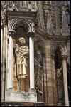 photo Une statue de la cathdrale