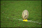 photo Le ballon de rugby au sol